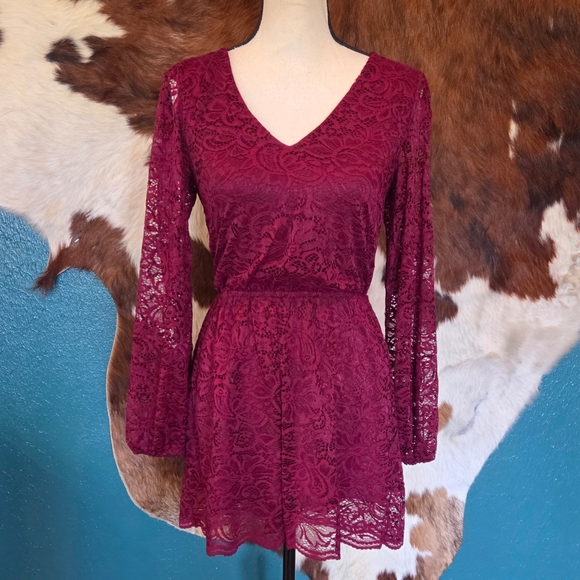 Elegant Lace V-Neck Dress in Burgundy - Picture 1 of 9